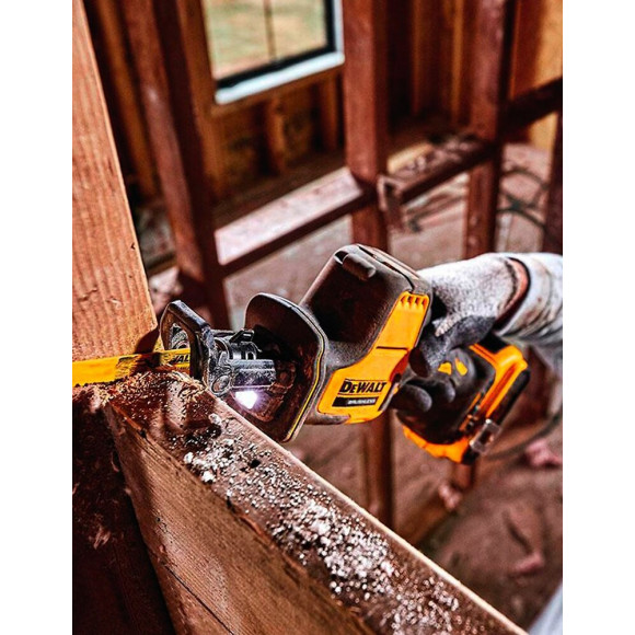 Mini-scie Sabre Dewalt Dcs369p2t (2 X 5,0 Ah Dcb115 Tstak Ii)