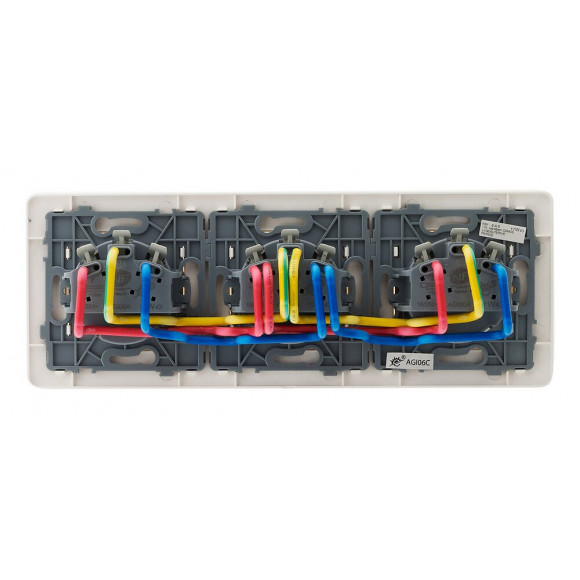 Triple Prise 2p+t 16a Précâblée Blanc - Artezo