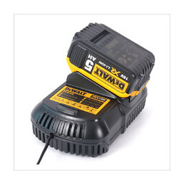 Dewalt Starter Kit Dcb105p2-qw 18v: 2x Batteries Dcb 184 5,0 Ah + 1x Chargeur Dcb 115