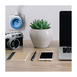 Prise Bewatt Avec Chargeur Usb Réversible (bleue) - Watt And Co