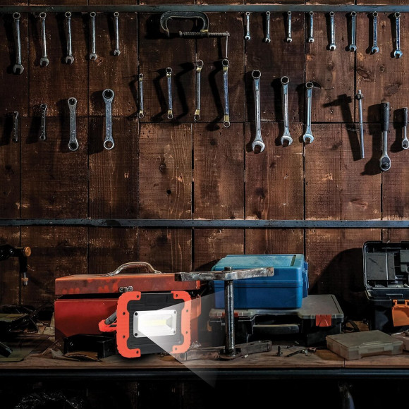 Lampe De Travail Led Cob À Piles. 500 Lumens. Ajustable