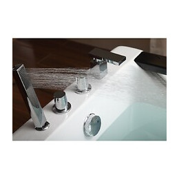 Tremezzo: Baignoire Balnéo, Ozonateur, Chromothérapie , Radio Fm, 10 Jets De Massage...