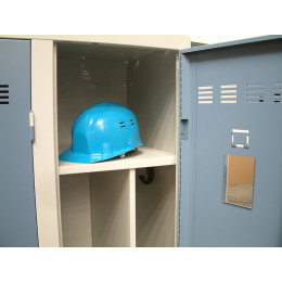 Miroir pour vestiaire.