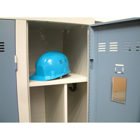 Miroir pour vestiaire.