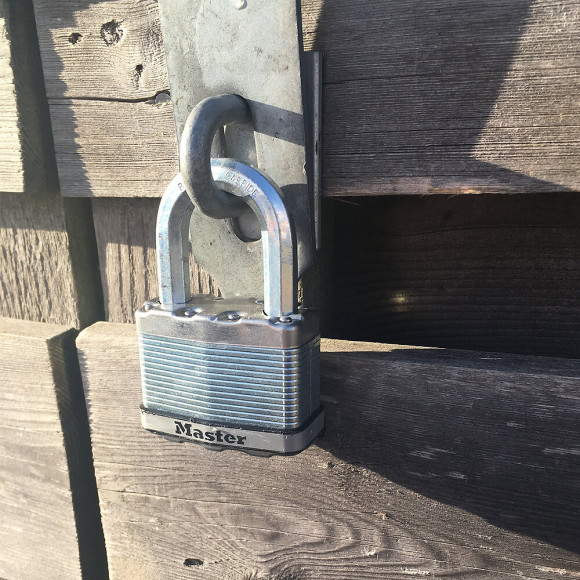 Cadenas à clé acier laminé 45mm anse octogonale d.8xh.38mm 4 goupilles