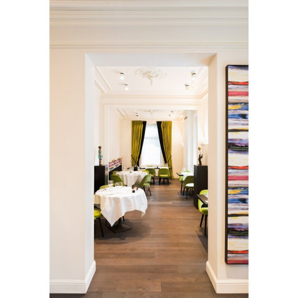 Corniche Élégante Et Classique C336