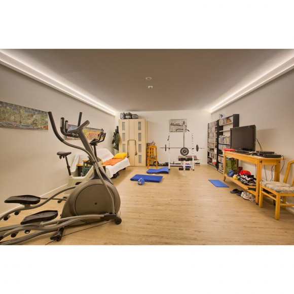 Profil D'éclairage Sobre Et Intemporel C361