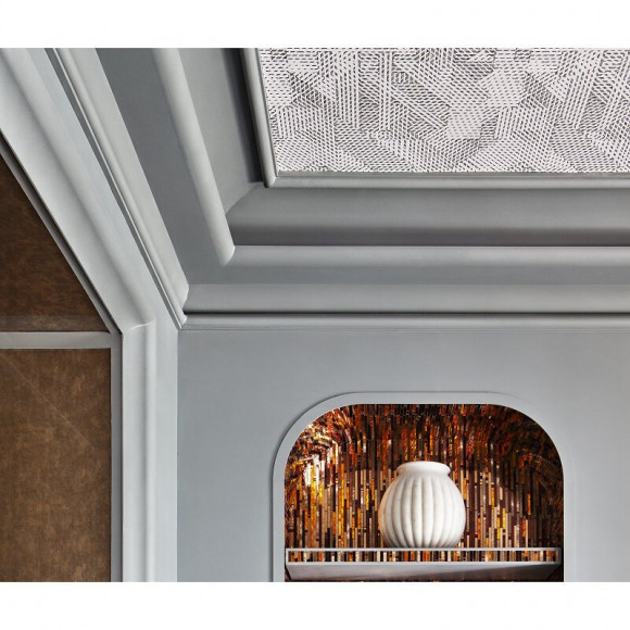 Corniche Élégante Avec Lignes Organiques C364