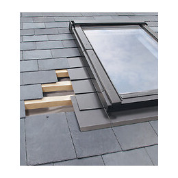 Raccord d'etancheite pour toit en ardoise