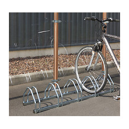 Râtelier au sol en face à face pour 5 vélos