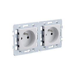 Double prise à encastrer 2P+T 16 ampères cache Blanc +  support métal