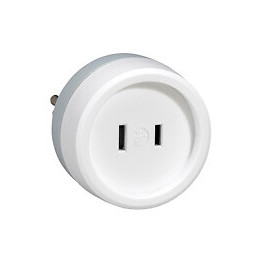 Adaptateur 2P 6A 230V pour fiche standard US sur prise standard FR