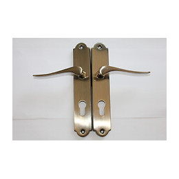 Ensemble poignées de porte Irina serrure avec trou cylindre