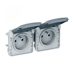 Double prise de courant avec terre précâblée + volet IP55 Plexo - Gris