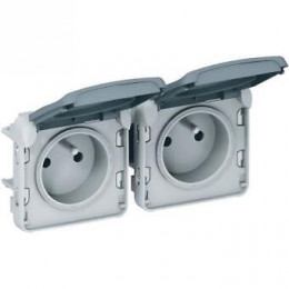 Double prise de courant avec terre précâblée + volet IP55 Plexo - Gris