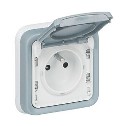 Prise de courant étanche volet protection IP55 Plexo complet encastré