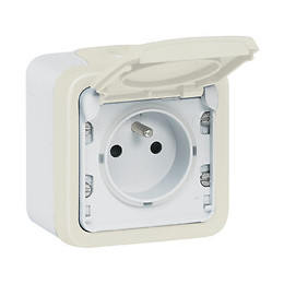 Prise de courant étanche volet protection IP55 Plexo complet saillie