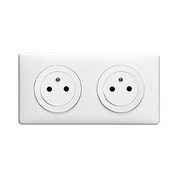 Double prise de courant Céliane Surface avec plaque + cadre saillie