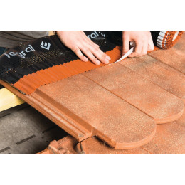 Closoir de faîtage ventilé PVC 5mx31cm Rouge brique