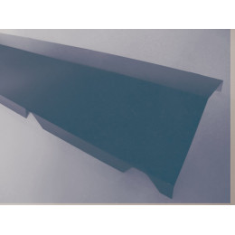 Faîtière crantée sur mur acier galva 210cm bleu