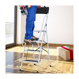 Escabeau Pliable 4 Marches Xl Antidérapantes Double Garde Corps Hauteur Max. 1,55 M Charge Max. 150 Kg Pochette Outils Intégr