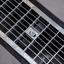 Système De Blocage Des Grilles De Caniveaux Pour Caniveau Standard 130